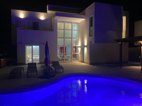 Villa Alana GANZE VILLA - POOL - SAUNA - JACUZZI 200m2